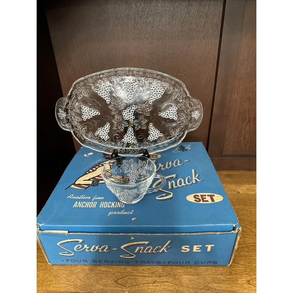 Anchor Hocking Grape Vine Serva Snack 8 Piece Tray Glass Set Original Box VTG